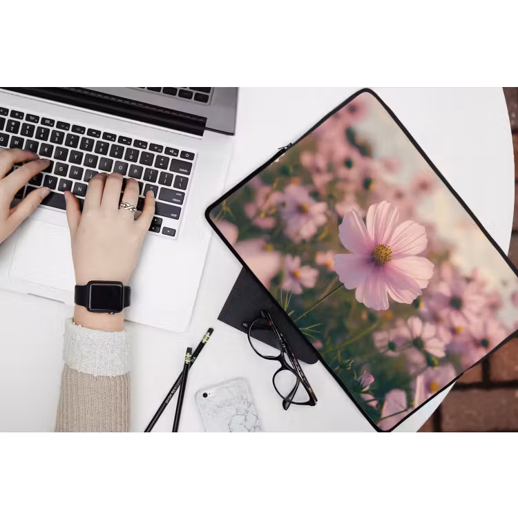 Bloemen - Paars - Wazig laptophoes neopreen klein -bureau