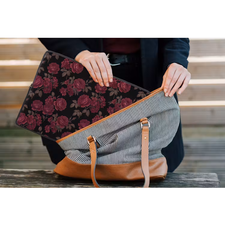 Bloemen - Roos - Patroon - Klassiek - Rood laptophoes neopreen klein -tas