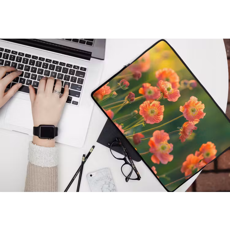 Bloemenveld - Zonnestralen - Oranje laptophoes neopreen klein -bureau