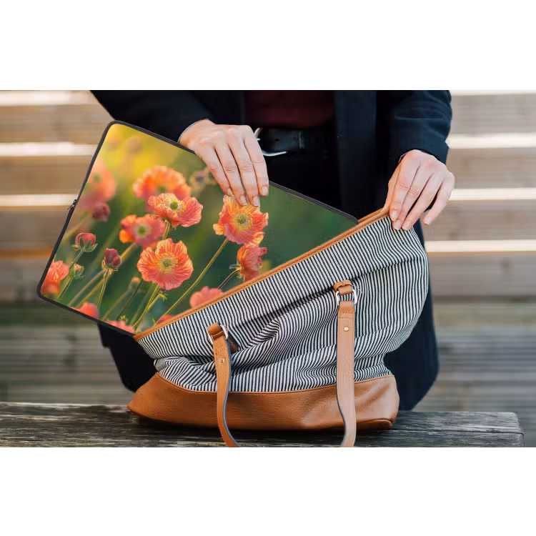 Bloemenveld - Zonnestralen - Oranje laptophoes neopreen klein -tas