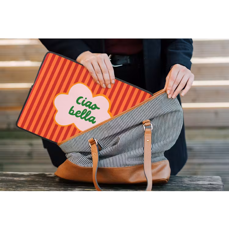 Ciao bella - Tekstwolk - Strepen - Oranje laptophoes neopreen klein -tas