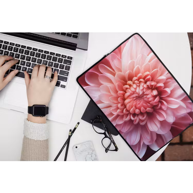 Dahlia - Bloem - Close up - Roze laptophoes neopreen klein -bureau