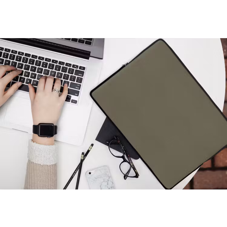 Deep - Khaki - Groen laptophoes neopreen klein 279 -bureau