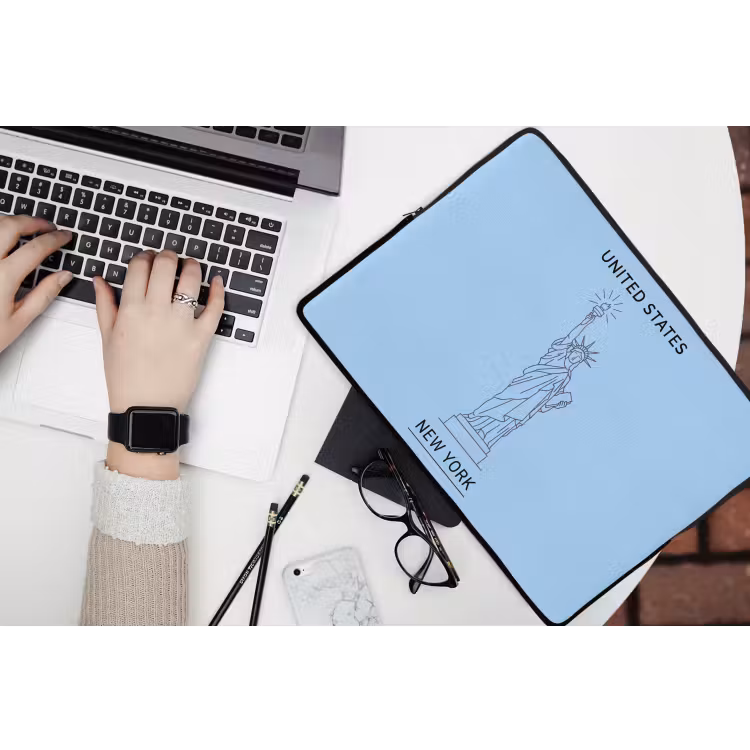 Monument - Vrijheidsbeeld - New York - Minimalistisch - Blauw laptophoes neopreen klein -bureau