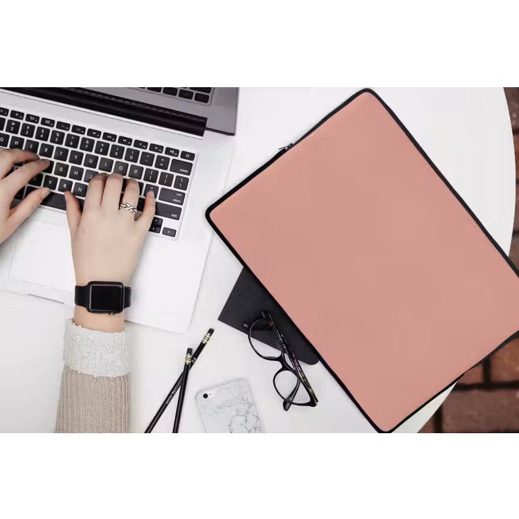 Muted - Salmon - Koraal laptophoes neopreen klein 279 -bureau
