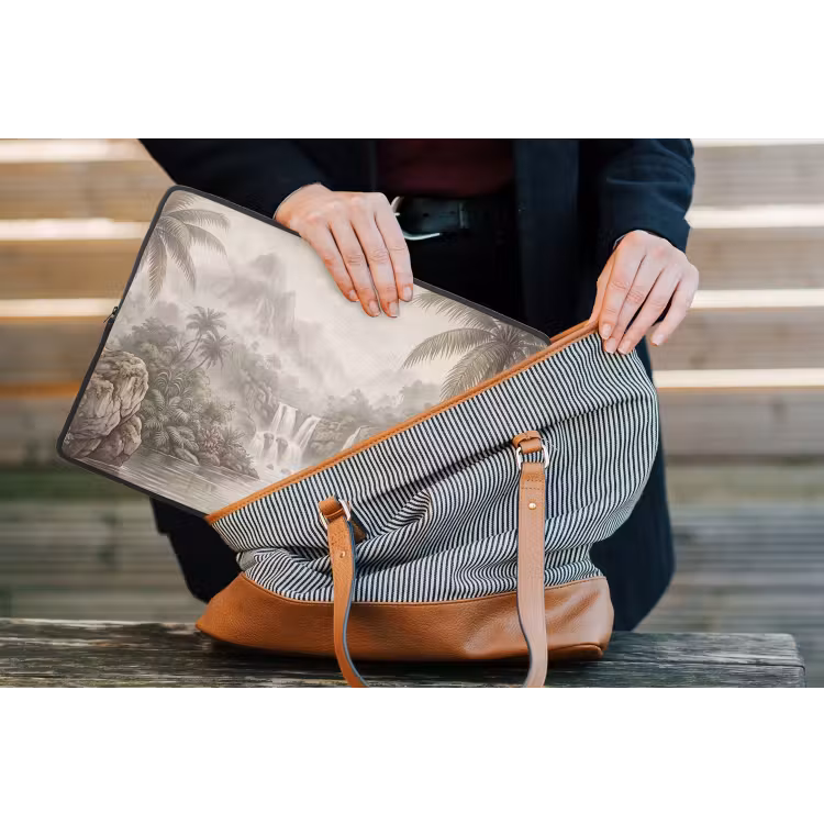 Jungle - Watervallen - Tropisch - Illustratie laptophoes neopreen klein -tas