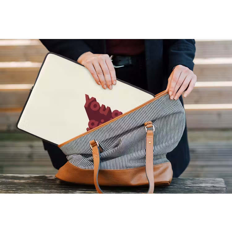 you go girl - 3D - Rood laptophoes neopreen klein -tas
