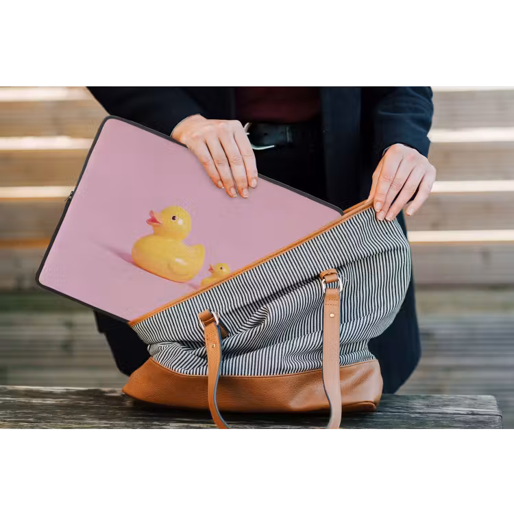 Eendjes - Vrolijk - Roze laptophoes neopreen klein -tas
