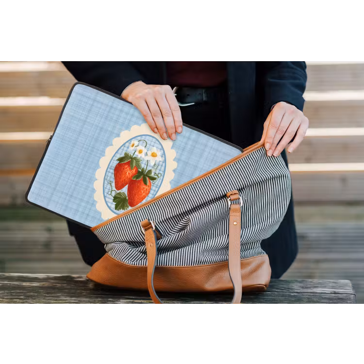 Aardbeien - Lijst - Rood - Geruit laptophoes neopreen klein -tas
