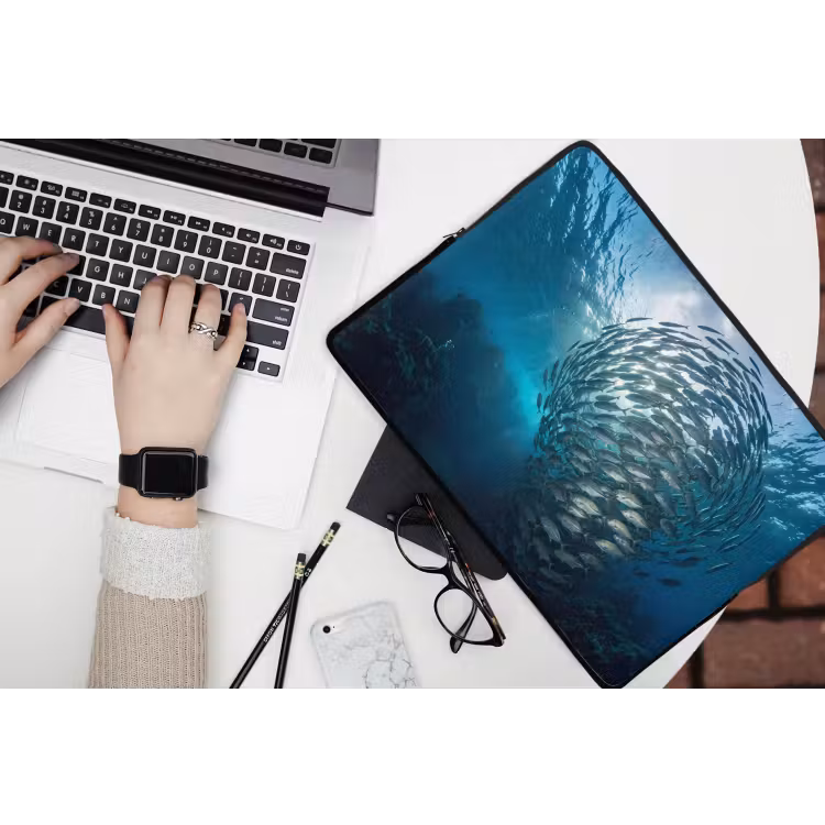 Vis - School - Oceaan - Natuur - Blauw laptophoes neopreen klein -bureau
