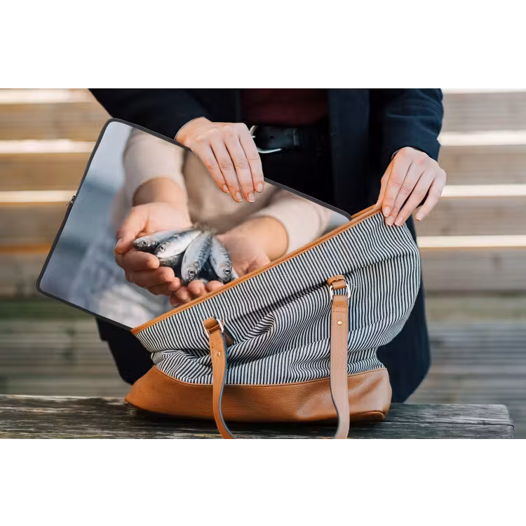 Laptop hülle - Fisch – Hände – Natur - Vis - Handen - Natuur laptophoes neopreen klein