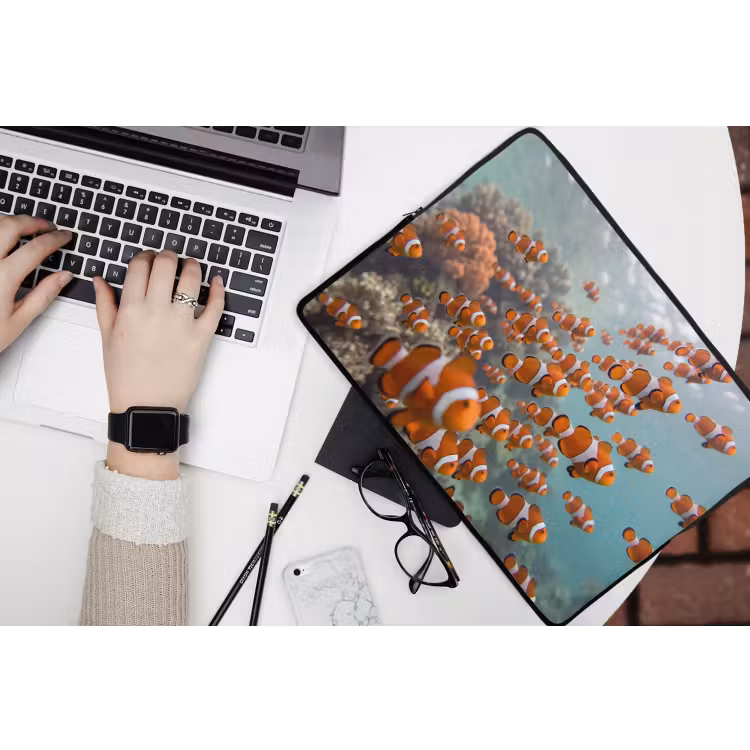 Vis - School - Onderwater - Dieren - Oranje laptophoes neopreen klein -bureau