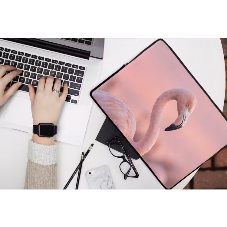 Flamingo - Portret - Roze laptophoes neopreen klein -bureau