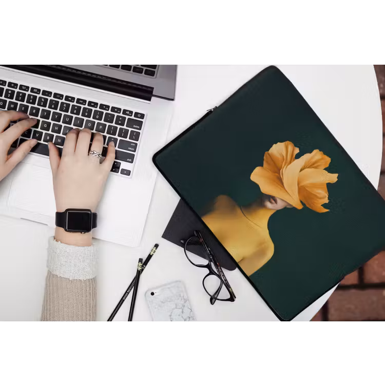 Vrouw - Hoed - Geel laptophoes neopreen klein -bureau