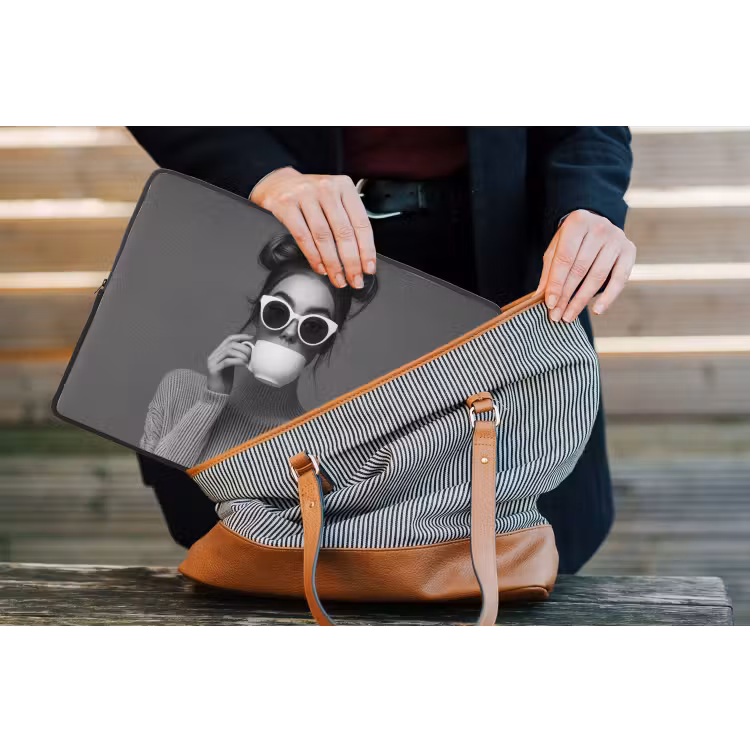 Vrouw - Koffie - Zwart - Wit laptophoes neopreen klein -tas