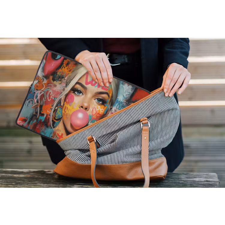 Vrouw - Kauwgom - Graffiti - Love laptophoes neopreen klein -tas
