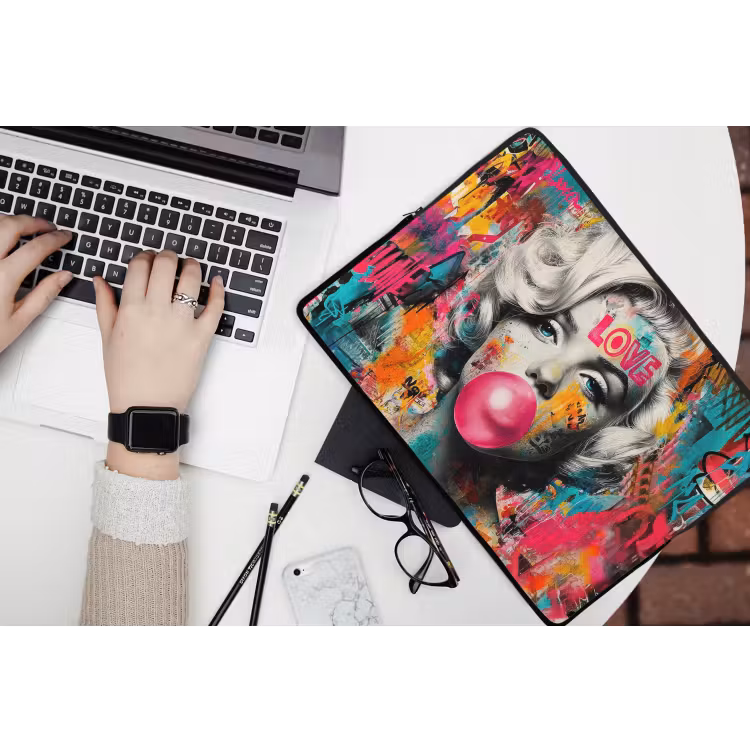 Vrouw - Kauwgom - Graffiti - Neonkleuren laptophoes neopreen klein -bureau