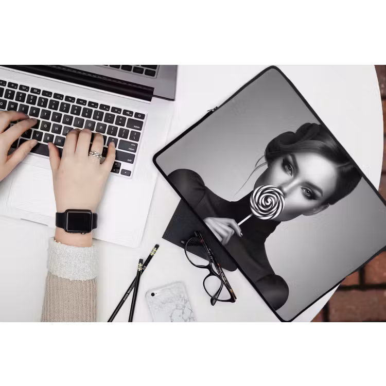 Vrouw - Lolly - Zwart laptophoes neopreen klein -bureau