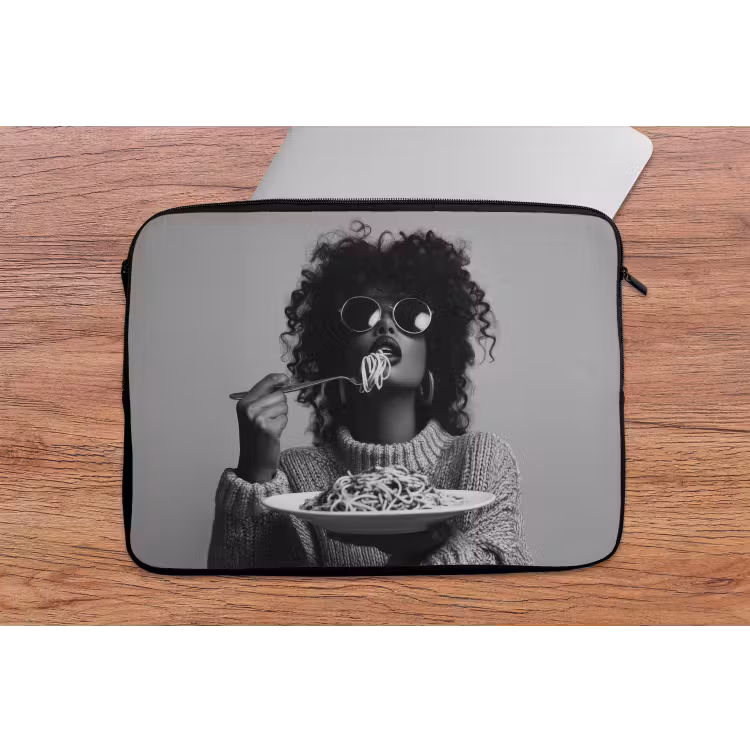 Vrouw - Pasta - Zwart - Wit laptophoes neopreen klein -tafel