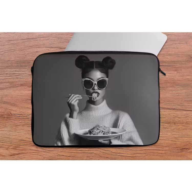 Vrouw - Pasta - Zonnebril laptophoes neopreen klein -tafel