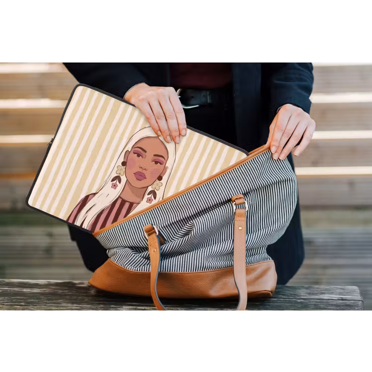 Vrouw - Portret - Illustratie - Modern - Roze laptophoes neopreen klein -tas