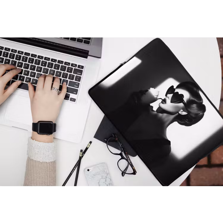 Vrouw - Zwart - Hart laptophoes neopreen klein -bureau