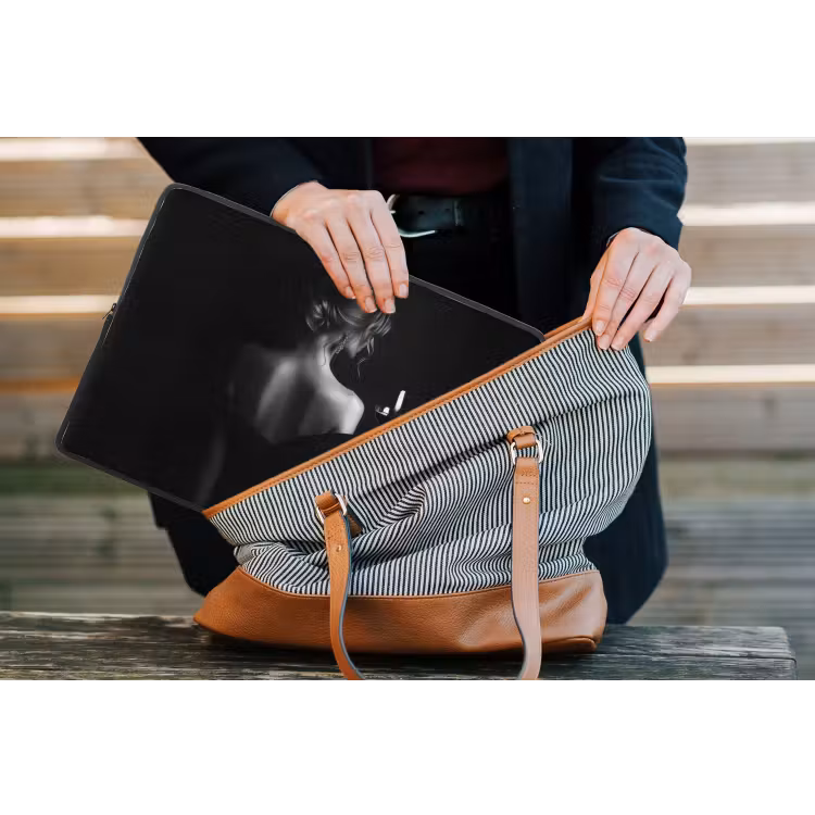 Vrouw - Wijn - Jurk laptophoes neopreen klein -tas