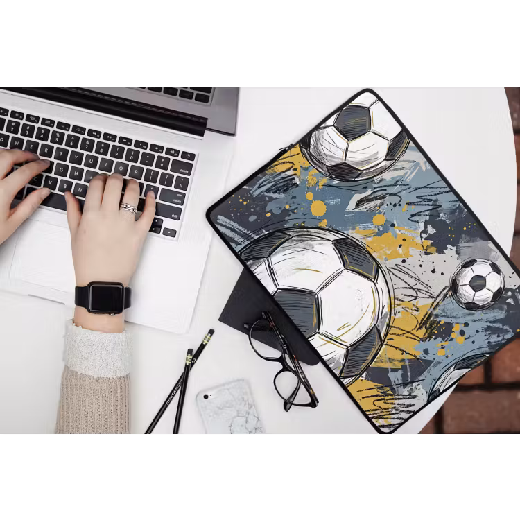 Voetbal - Abstract - Sport - Kleurrijk laptophoes neopreen klein -bureau