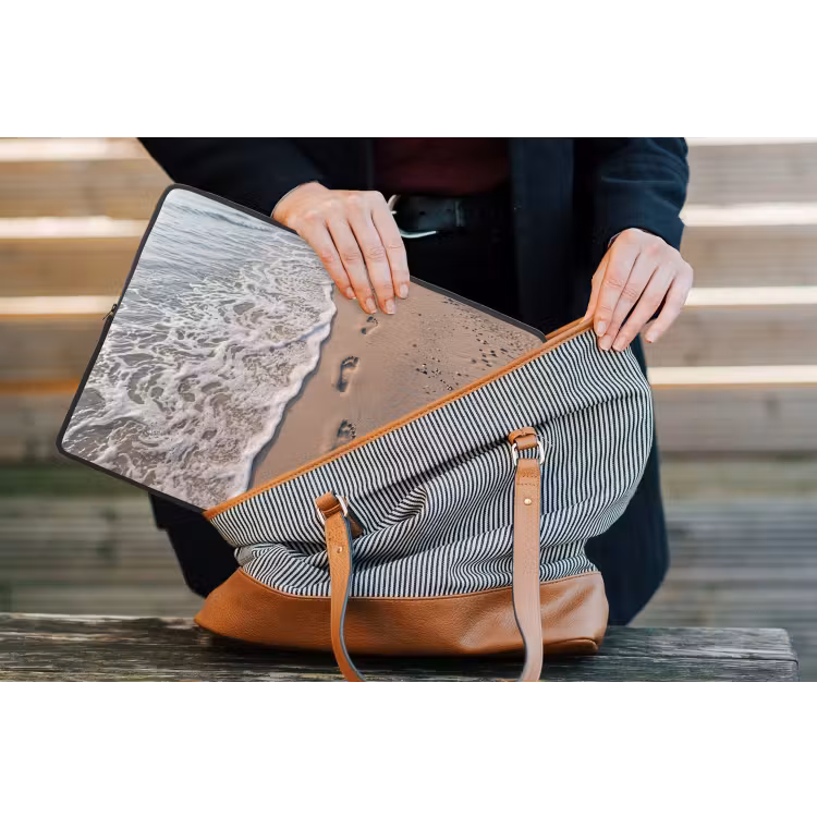 Voetstappen - Vloedlijn - Zee laptophoes neopreen klein -tas