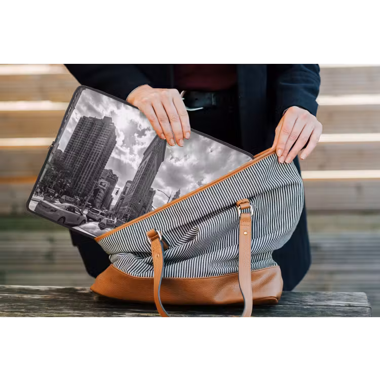 Gebouw - Hoogbouw - Stad - Architectuur - Zwart-wit laptophoes neopreen klein -tas