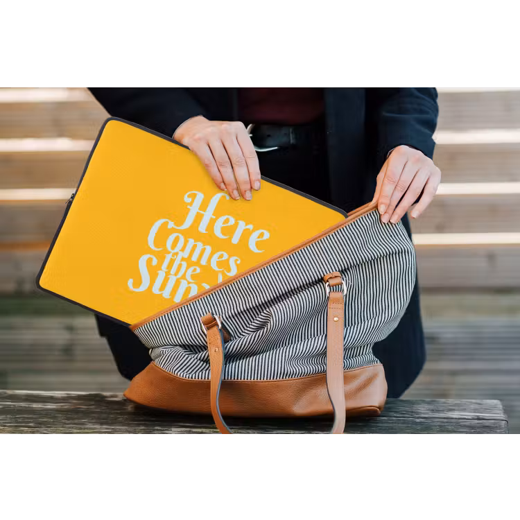Geel - Blauw - Here comes the sun laptophoes neopreen klein -tas