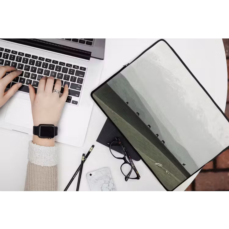 Grijs - Berg - Paarden laptophoes neopreen klein -bureau