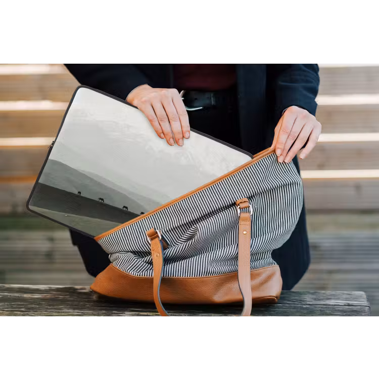 Grijs - Berg - Paarden laptophoes neopreen klein -tas