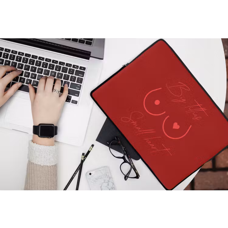 Big titties small heart - Rood - Hart laptophoes neopreen klein -bureau