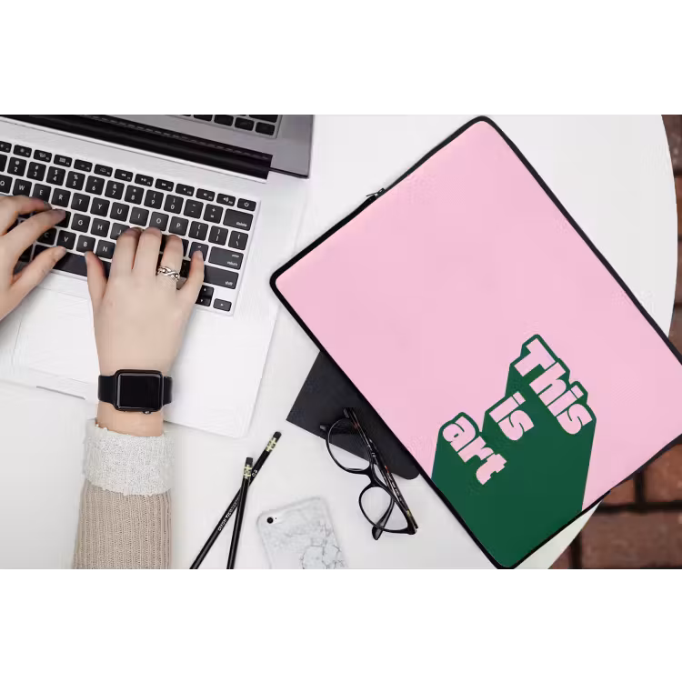 Groen - Teskt - This is art - Roze laptophoes neopreen klein -bureau