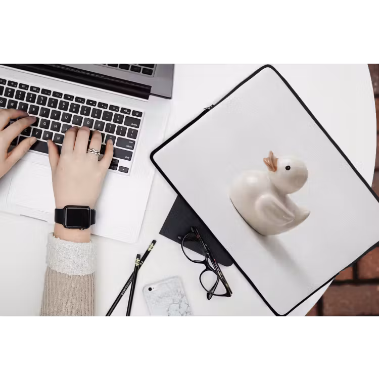 Badeend - Minimalistisch - Wit laptophoes neopreen klein -bureau