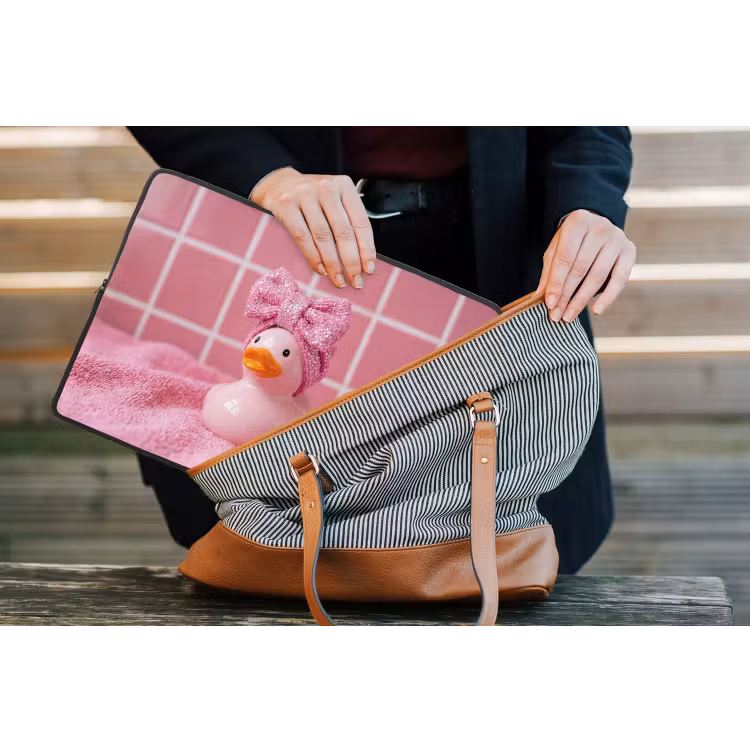 Badeend -Strik - Roze laptophoes neopreen klein -tas