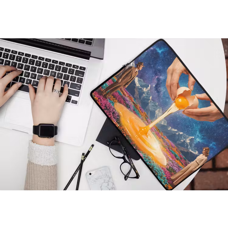 Laptop hülle - Hände – Ei – Surrealismus - Handen - Ei - Surrealisme laptophoes neopreen klein