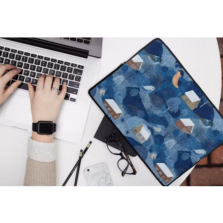 Huisjes - Vogels - Sneeuw - Winter - Blauw laptophoes neopreen klein 279 -bureau