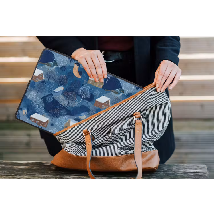 Huisjes - Vogels - Sneeuw - Winter - Blauw laptophoes neopreen klein 279 -tas