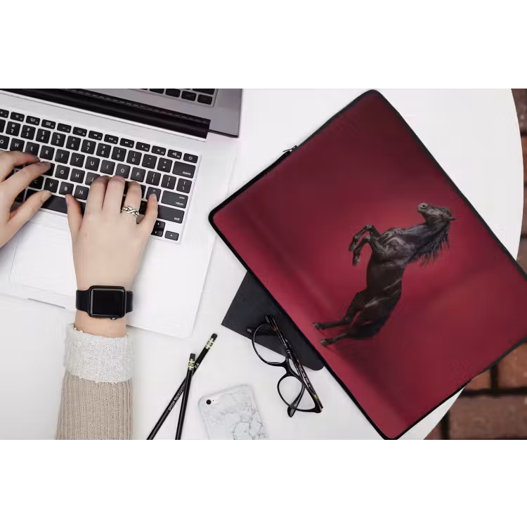Hengst - Steigert - Rood laptophoes neopreen klein -bureau