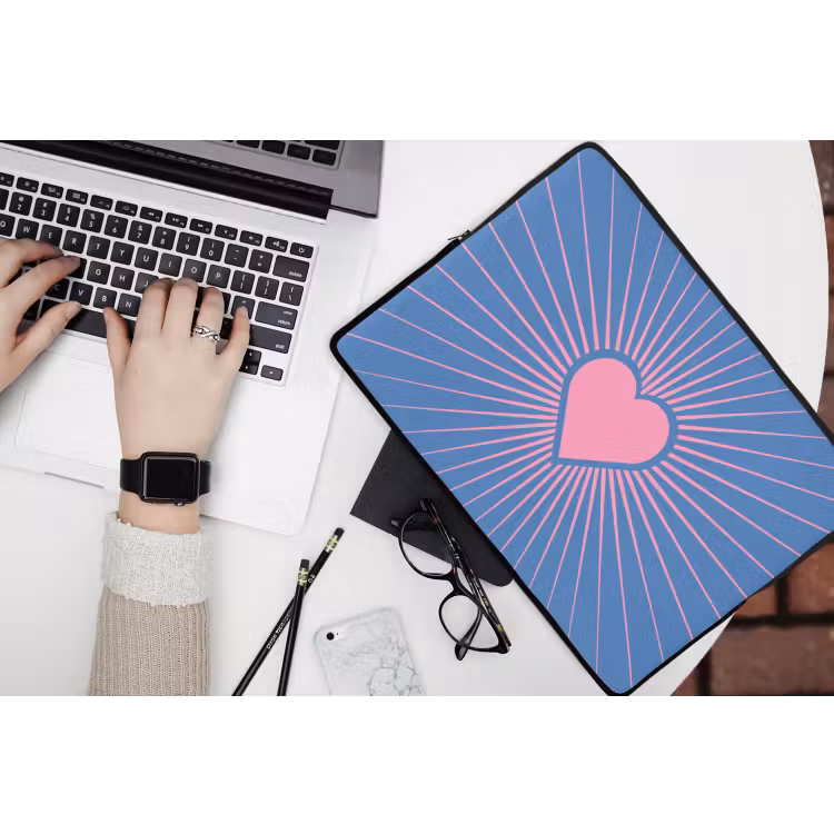 Hart - Stralen - Liefde - Modern - Roze laptophoes neopreen klein -bureau