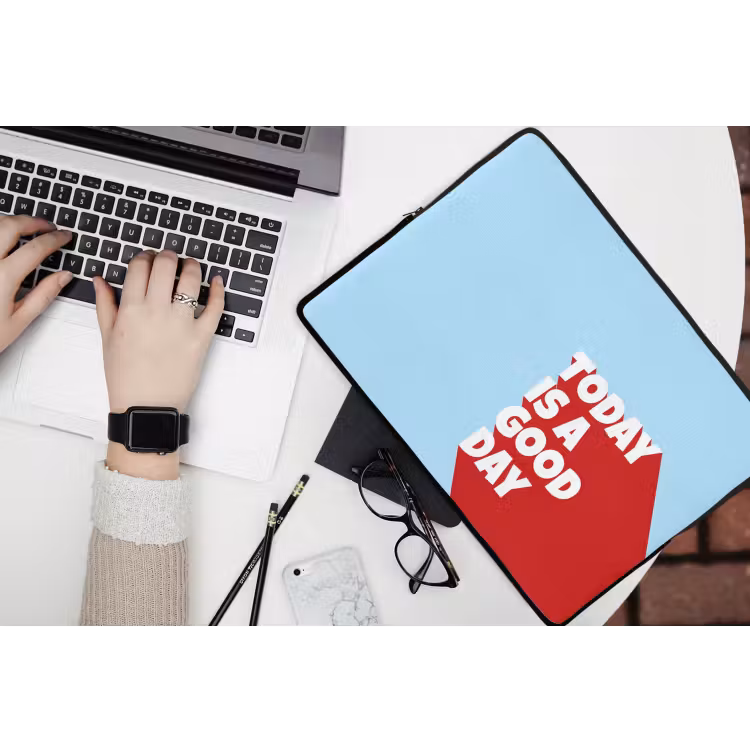 Today is a good day - Rood - lichtblauw laptophoes neopreen klein -bureau