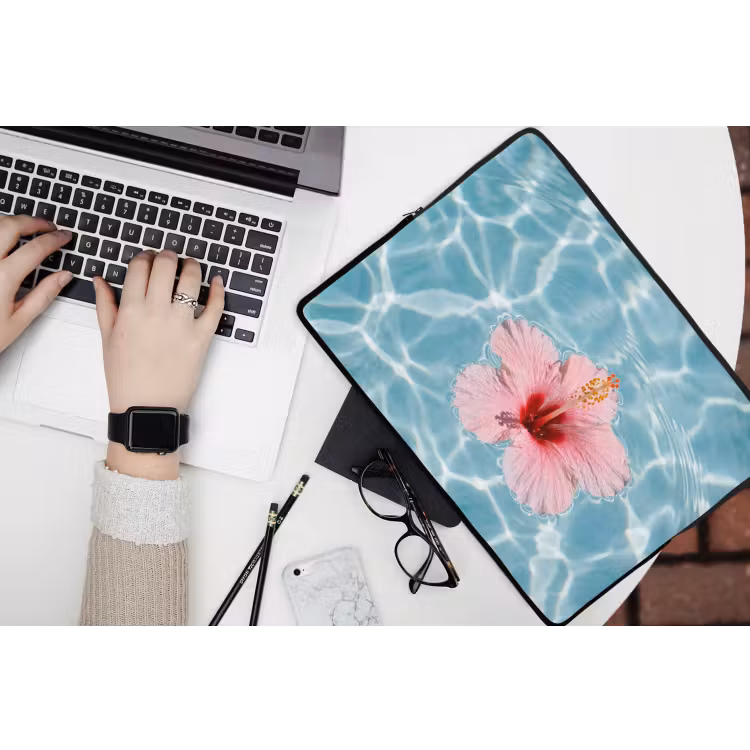 Hibiscus - Water - Roze laptophoes neopreen klein -bureau