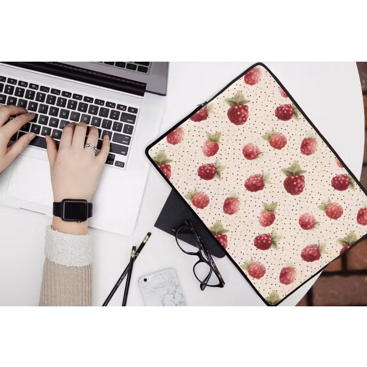 Framboos - Stippen - Rood laptophoes neopreen klein 279 -bureau