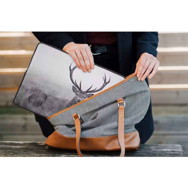 Hert - Mistig - Zwart - Wit laptophoes neopreen klein -tas