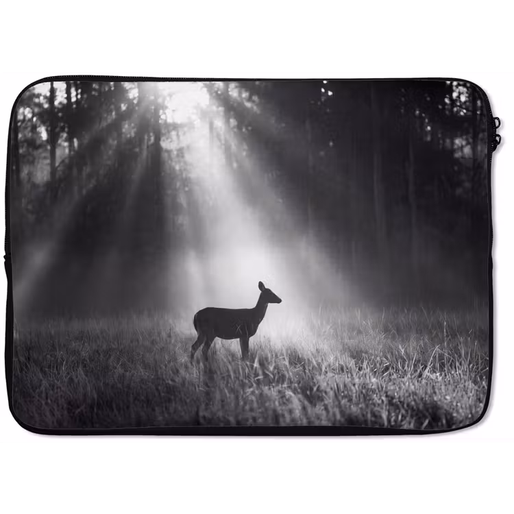 Hert - Bos - Zonnestralen - Zwart-wit - Natuur laptophoes neopreen klein -zkaufland3dotto