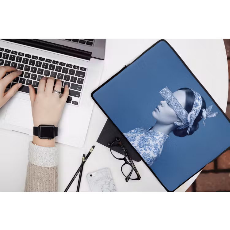 Portret - Klassiek - Wit - Blauw laptophoes neopreen klein -bureau