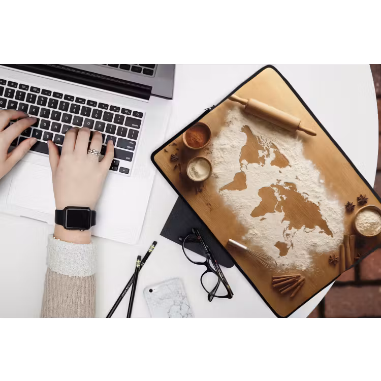 Hout - Wereldkaart - Bakken - Keuken laptophoes neopreen klein -bureau