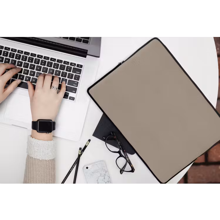 Interieur - Kleuren - Beige laptophoes neopreen klein 279 -bureau